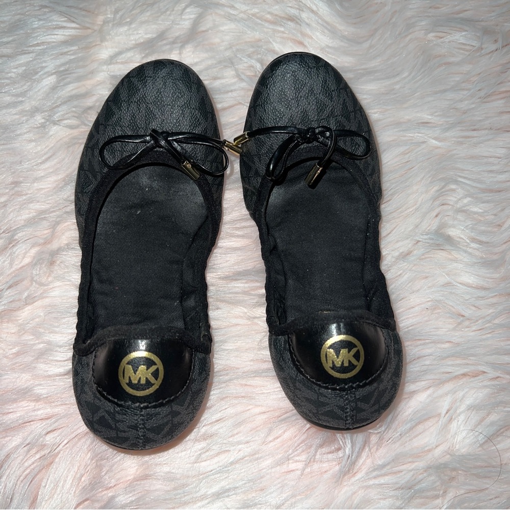 ❤️Michael Kors Black Logo City Ballet Flat Size 5.5❤️